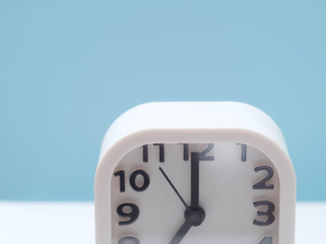 ヒゲ剃りを40年間続けた場合の時間